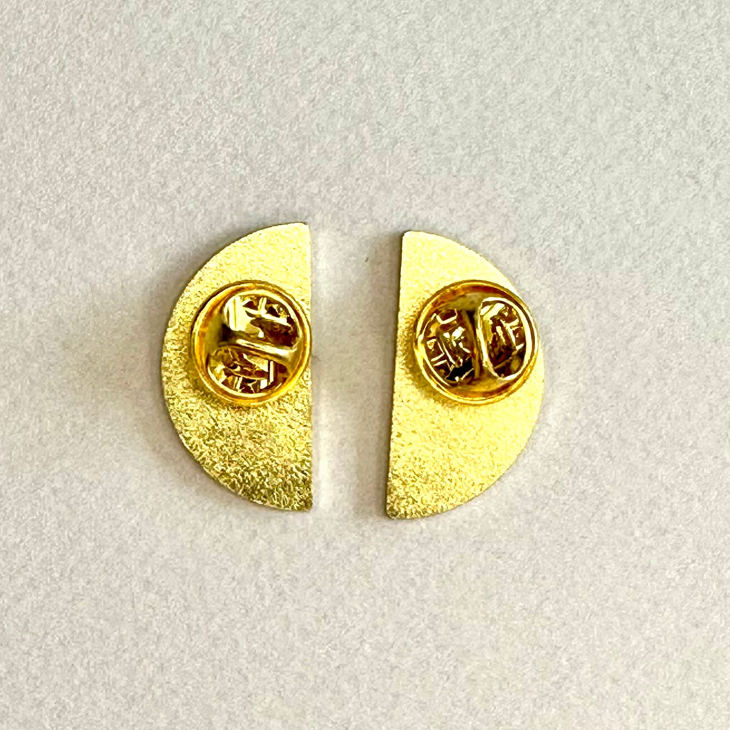Set of 2 pins - Moon & Sun