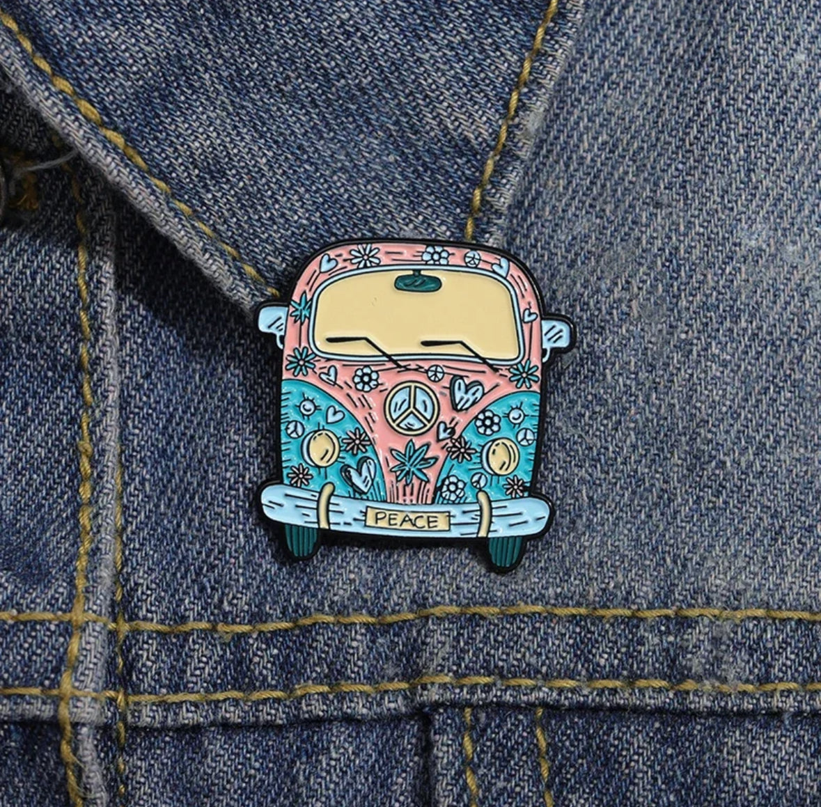 Travel Volkswagen Van enamel pin - view 2