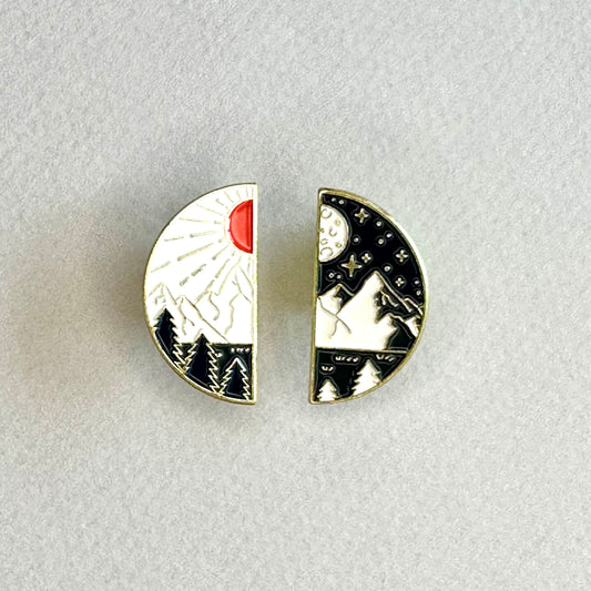 Set of 2 pins - Moon & Sun