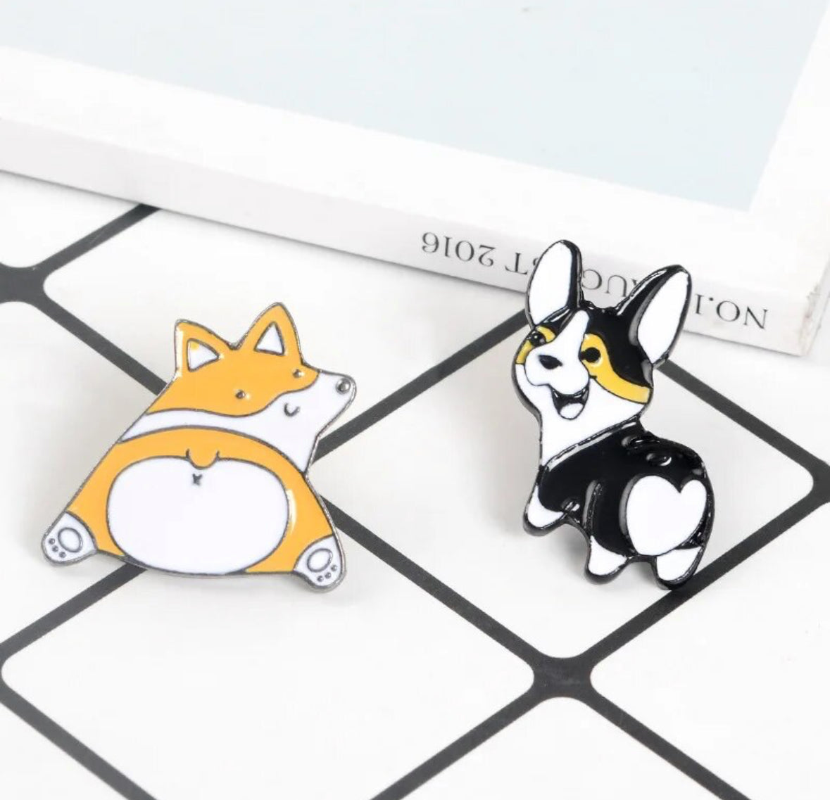 Dog Corgi enamel pin - view 3